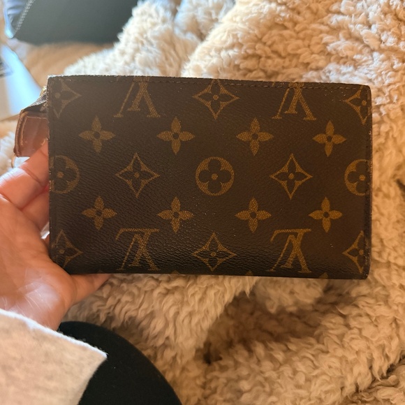Louis Vuitton Handbags - LV pouch